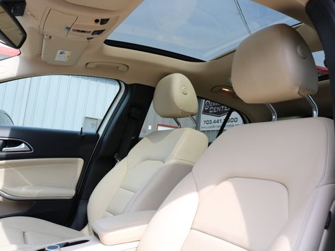 Used 2016 Mercedes-Benz GLA 250 image 16