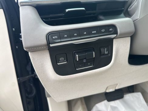 Used 2021 Cadillac Escalade ESV Premium Luxury Platinum w/ Heavy-Duty Trailer Package AWD/4WD image 18