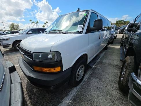 Used 2022 Chevrolet Express 3500 LS RWD image 3