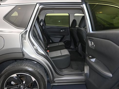 Certified 2024 Nissan Rogue SV FWD image 25