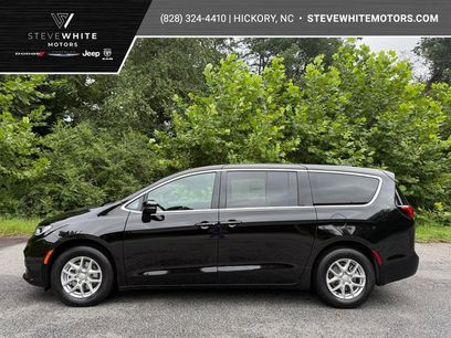 New 2026 Chrysler Pacifica Select