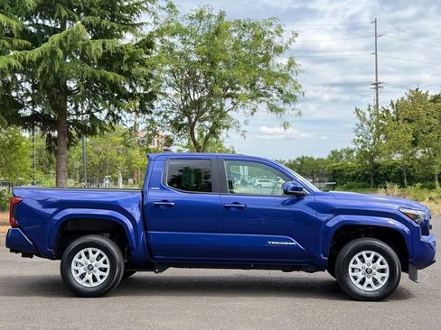 Certified 2025 Toyota Tacoma SR5 AWD/4WD image 6