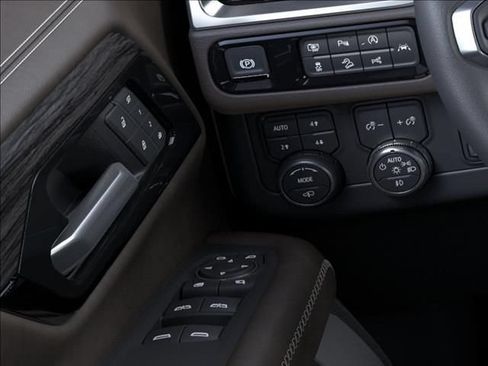 New 2026 GMC Yukon Denali Ultimate w/ LPO, Floor Liner Package AWD/4WD image 27