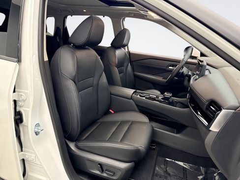 Used 2023 Nissan Rogue SL w/ SL Premium Package image 16