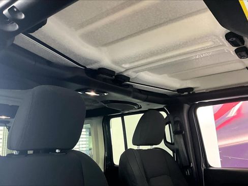 Used 2018 Jeep Wrangler Unlimited Sport S image 26