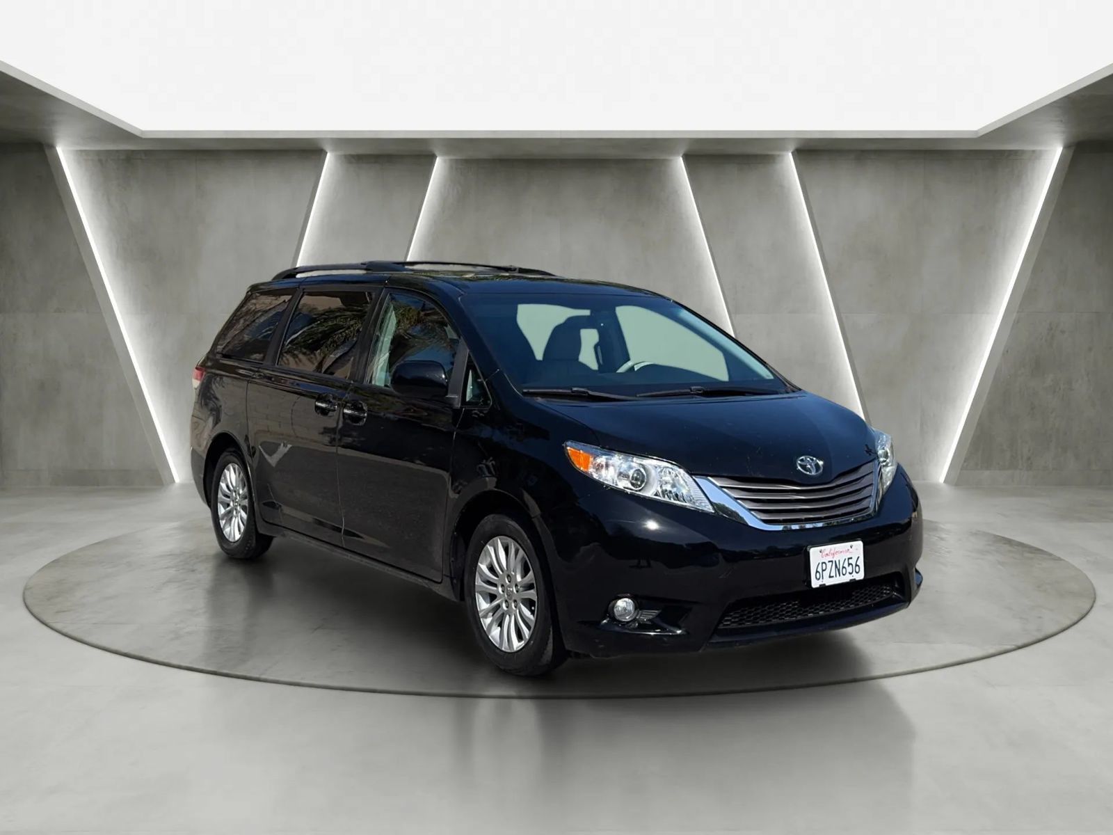 Used 2011 Toyota Sienna XLE w/ Premium Pkg FWD image 1