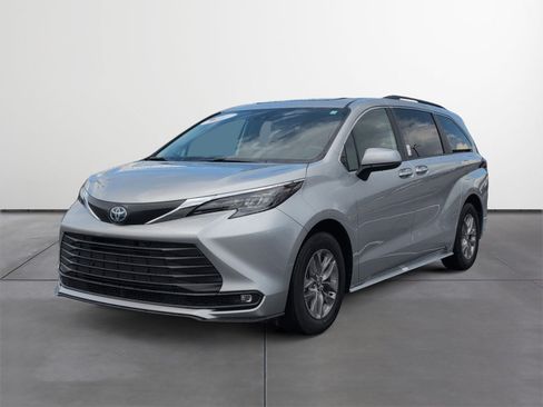 Certified 2025 Toyota Sienna XLE w/ XLE Plus Package FWD image 2