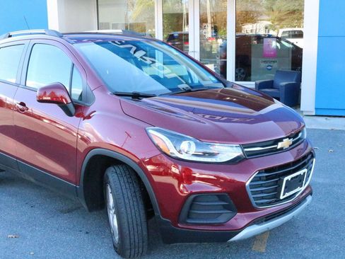 Certified 2022 Chevrolet Trax LT w/ Driver Confidence Package image 4