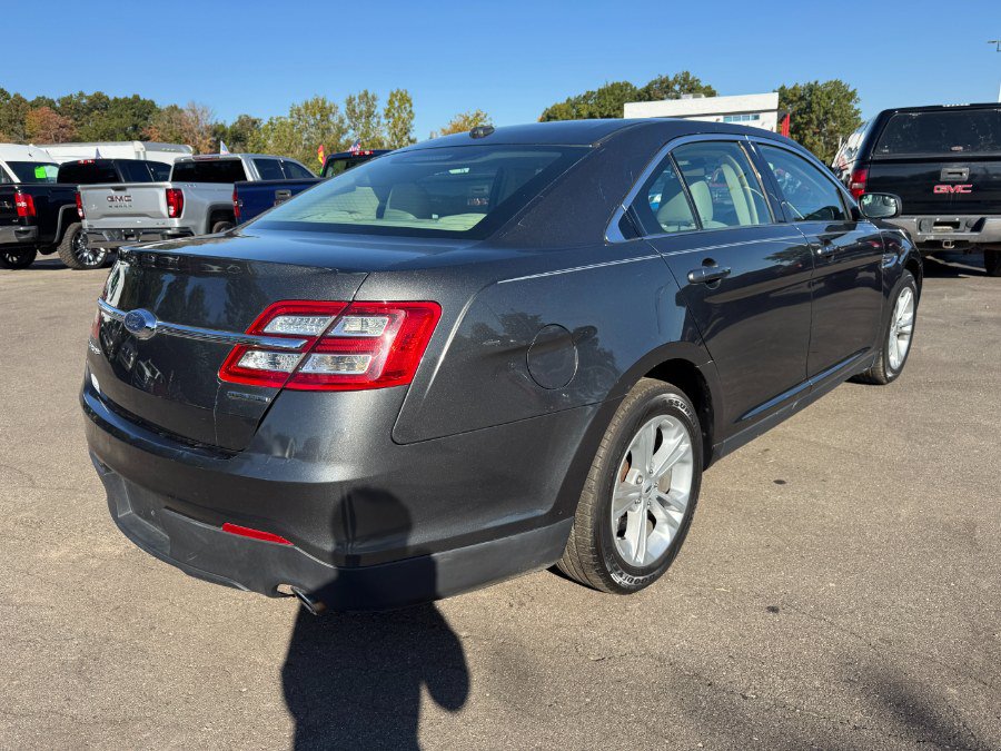 Used 2018 Ford Taurus SE FWD image 5