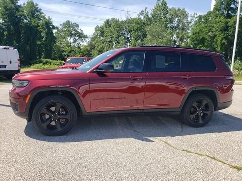 Used 2023 Jeep Grand Cherokee L Laredo AWD/4WD image 7