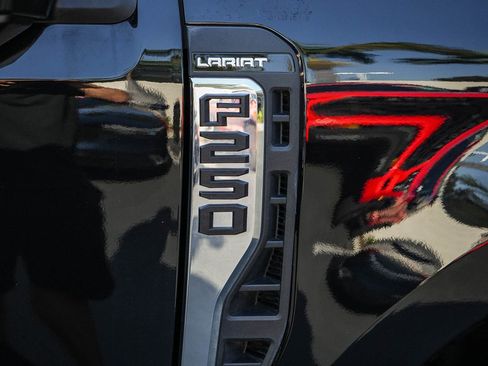 Used 2023 Ford F250 Lariat w/ Lariat Ultimate Package AWD/4WD image 8