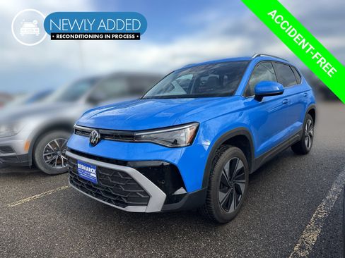 Used 2025 Volkswagen Taos SE AWD/4WD image 1