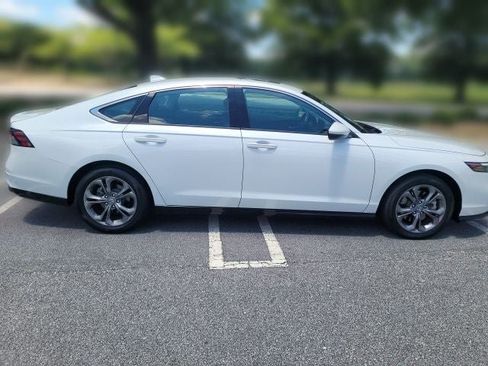 Used 2023 Honda Accord EX-L image 4