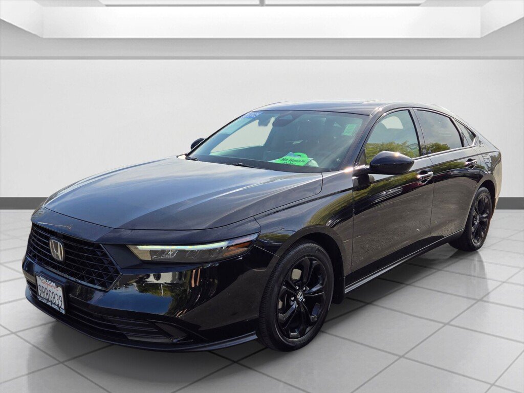 Certified 2025 Honda Accord SE image 9