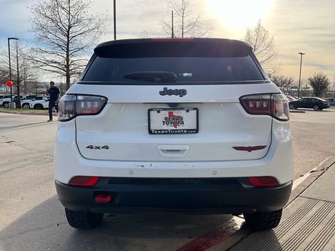 Used 2025 Jeep Compass Trailhawk AWD/4WD image 7