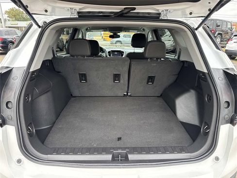 Used 2022 GMC Terrain SLE image 10