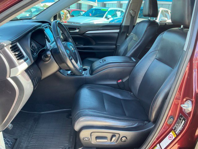 Used 2016 Toyota Highlander XLE AWD/4WD image 12