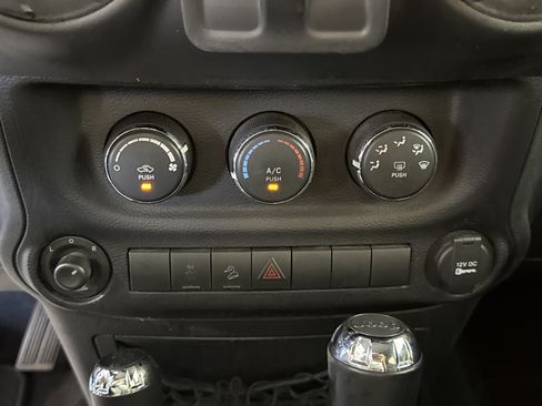Used 2016 Jeep Wrangler Sport w/ Quick Order Package 24S AWD/4WD image 18