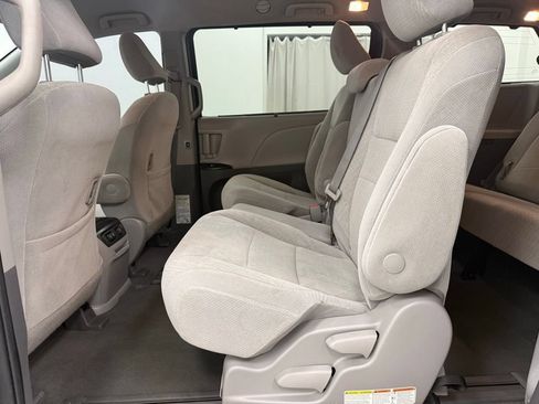 Used 2020 Toyota Sienna LE FWD image 14