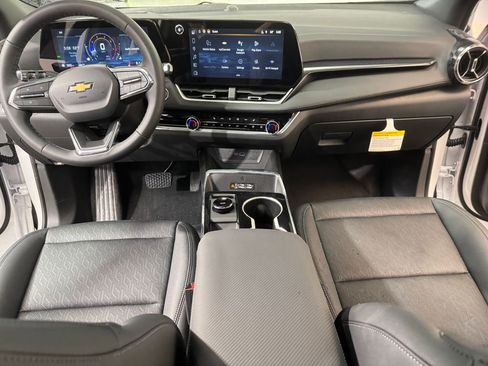 New 2026 Chevrolet Equinox LT w/ Convenience Package II AWD/4WD image 10