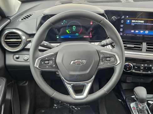 Certified 2025 Chevrolet Trax ACTIV image 21