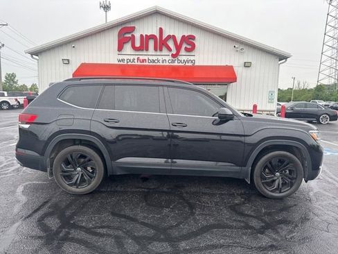 Used 2022 Volkswagen Atlas SE AWD/4WD image 2