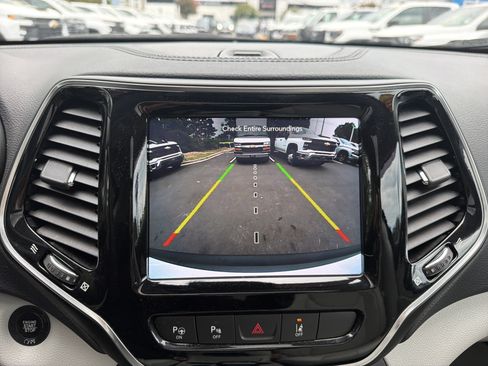 Used 2020 Jeep Cherokee Limited w/ Technology Group FWD image 25