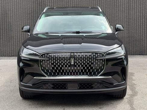 New 2026 Lincoln Aviator AWD image 3