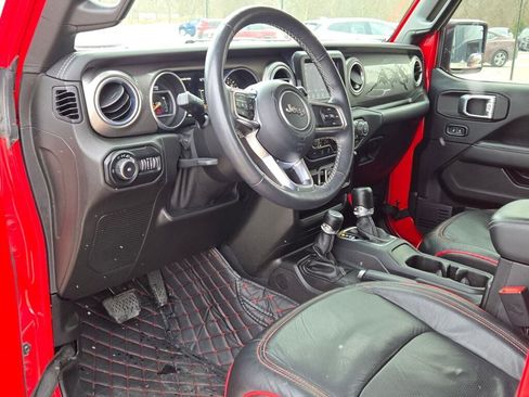 Used 2018 Jeep Wrangler Unlimited Sahara w/ Cold Weather Group image 25