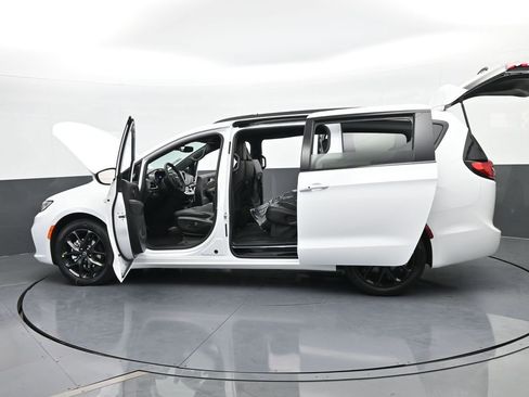 New 2026 Chrysler Pacifica Select image 72