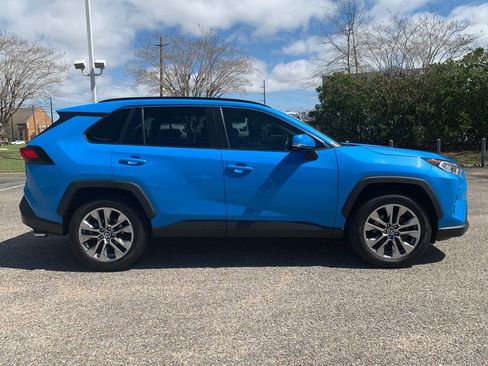 Used 2021 Toyota RAV4 XLE Premium image 2