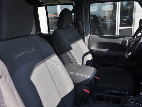 Used 2022 Jeep Wrangler Unlimited Sahara image 35