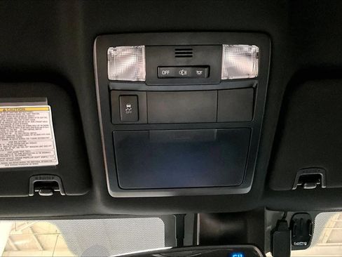 Used 2018 Toyota Tacoma TRD Sport w/ Technology Package image 33