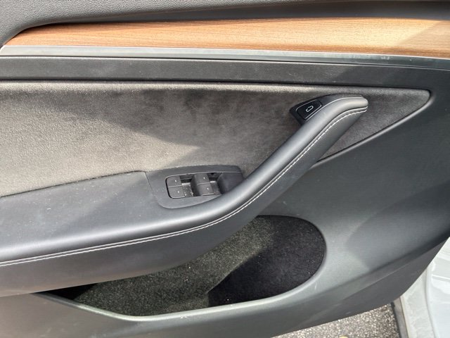 Used 2023 Tesla Model Y Performance AWD/4WD image 11