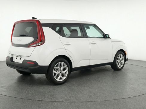 Used 2025 Kia Soul LX w/ LX Technology Package FWD image 9