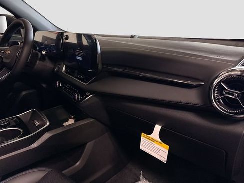 New 2026 Chevrolet Equinox LT w/ Convenience Package II FWD image 30