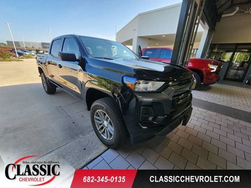 Used 2024 Chevrolet Colorado LT RWD image 1