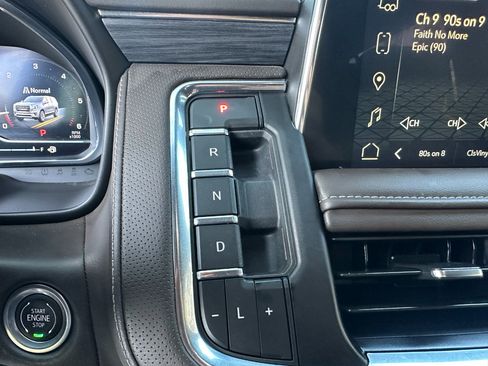 Used 2024 GMC Yukon XL SLT w/ SLT Luxury Package image 48