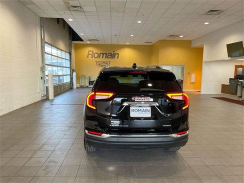 Used 2022 GMC Terrain SLT image 4