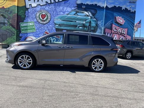 Certified 2023 Toyota Sienna Platinum image 2