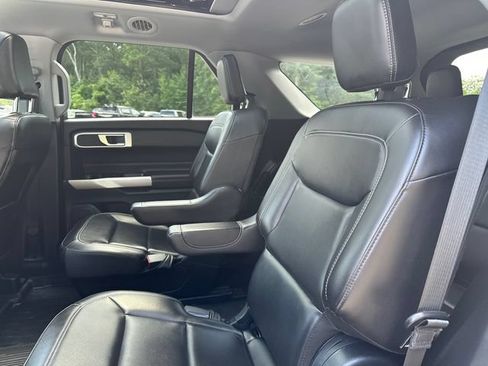 Used 2022 Ford Explorer XLT w/ Equipment Group 202A AWD/4WD image 21