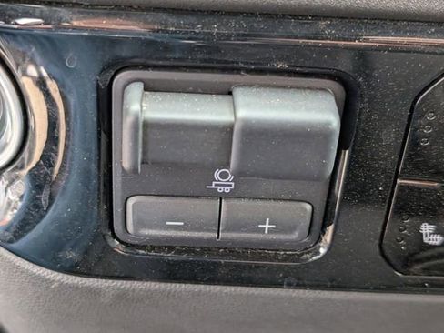 Used 2025 Chevrolet Silverado 1500 LT image 18