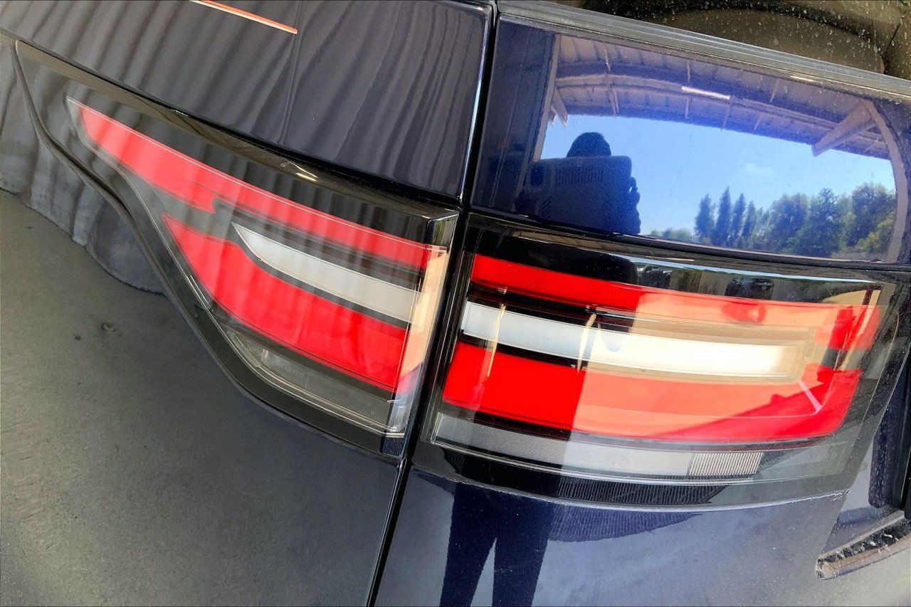 Used 2017 Land Rover Discovery HSE Luxury AWD/4WD image 13