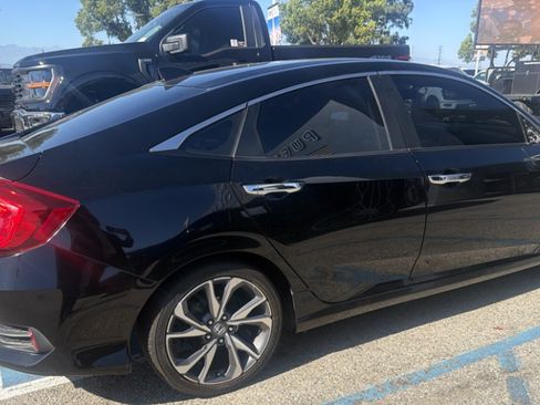 Used 2019 Honda Civic Touring image 2