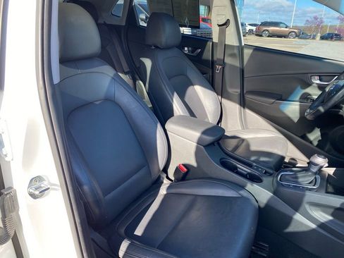 Used 2022 Hyundai Kona Limited image 33