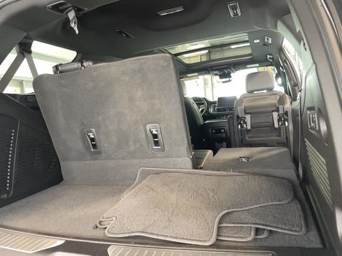 Used 2023 Chevrolet Tahoe Premier w/ Premium Package 2 AWD/4WD image 26
