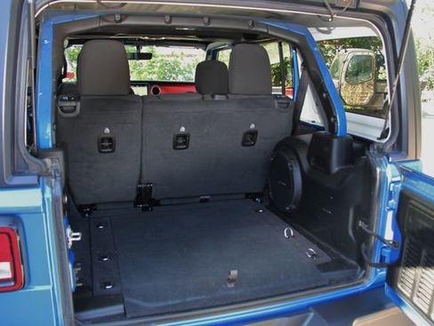 Used 2023 Jeep Wrangler Rubicon image 28