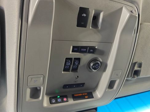 Used 2019 Cadillac Escalade Luxury AWD/4WD image 12