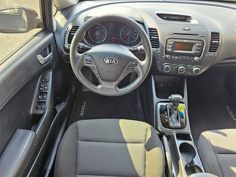 Used 2017 Kia Forte LX image 13