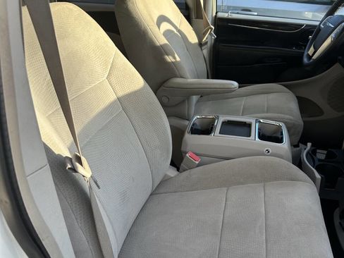 Used 2013 Chrysler Town & Country Touring image 22